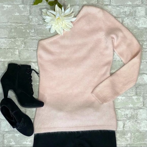 SOLD | NWT Le Chateau Angora Rabbit Pink Sweater - Picture 2 of 13